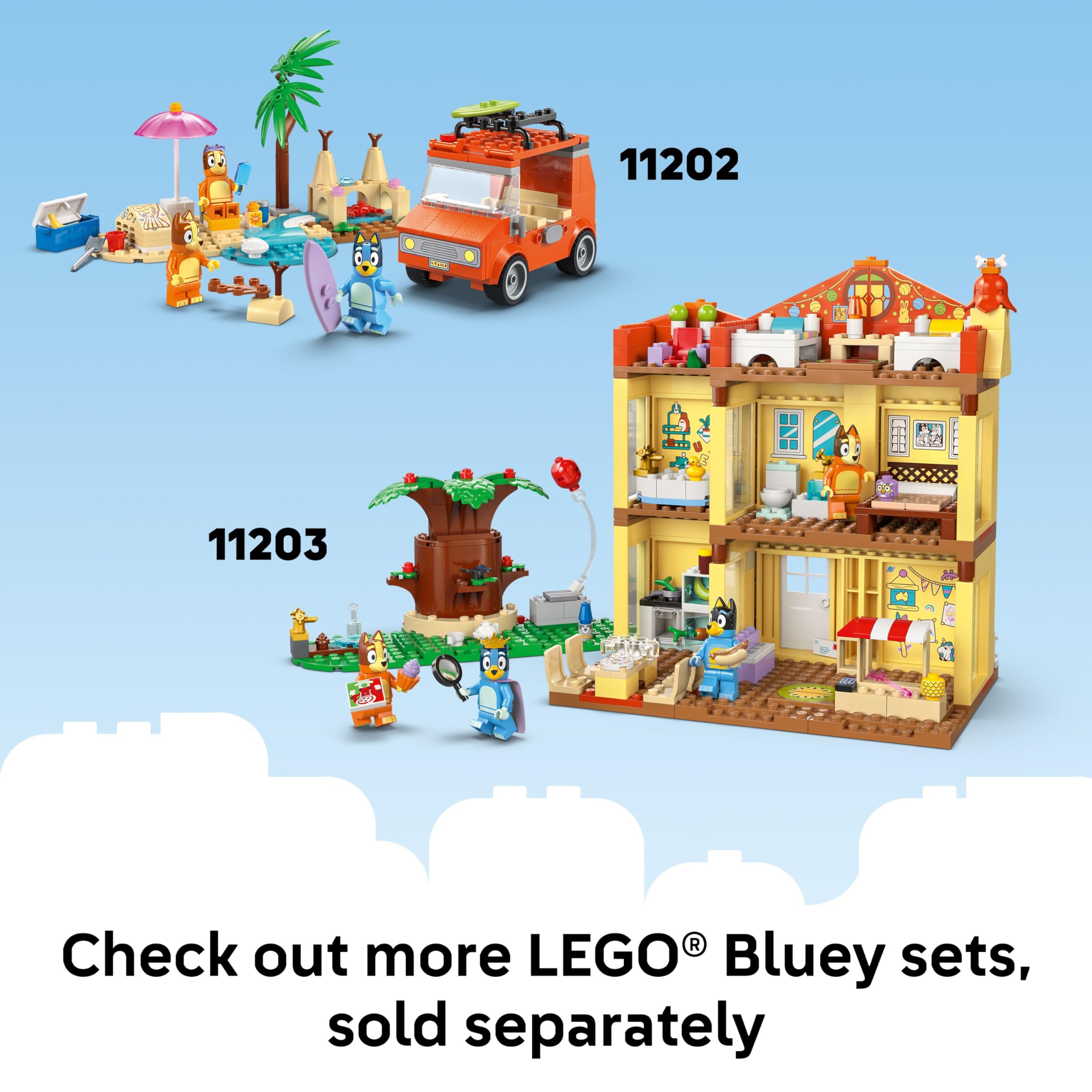 LEGO Bluey comparación de escala con mano para referencia de tamaño