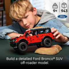 LEGO Ford Bronco detalle lateral que muestra puertas operativas y suspensión