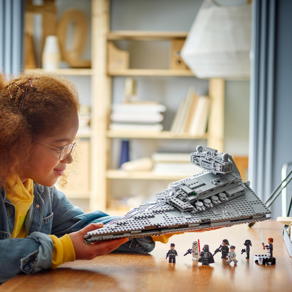 LEGO Destructor Imperial asa oculta desplegada para transporte y juego dinámico