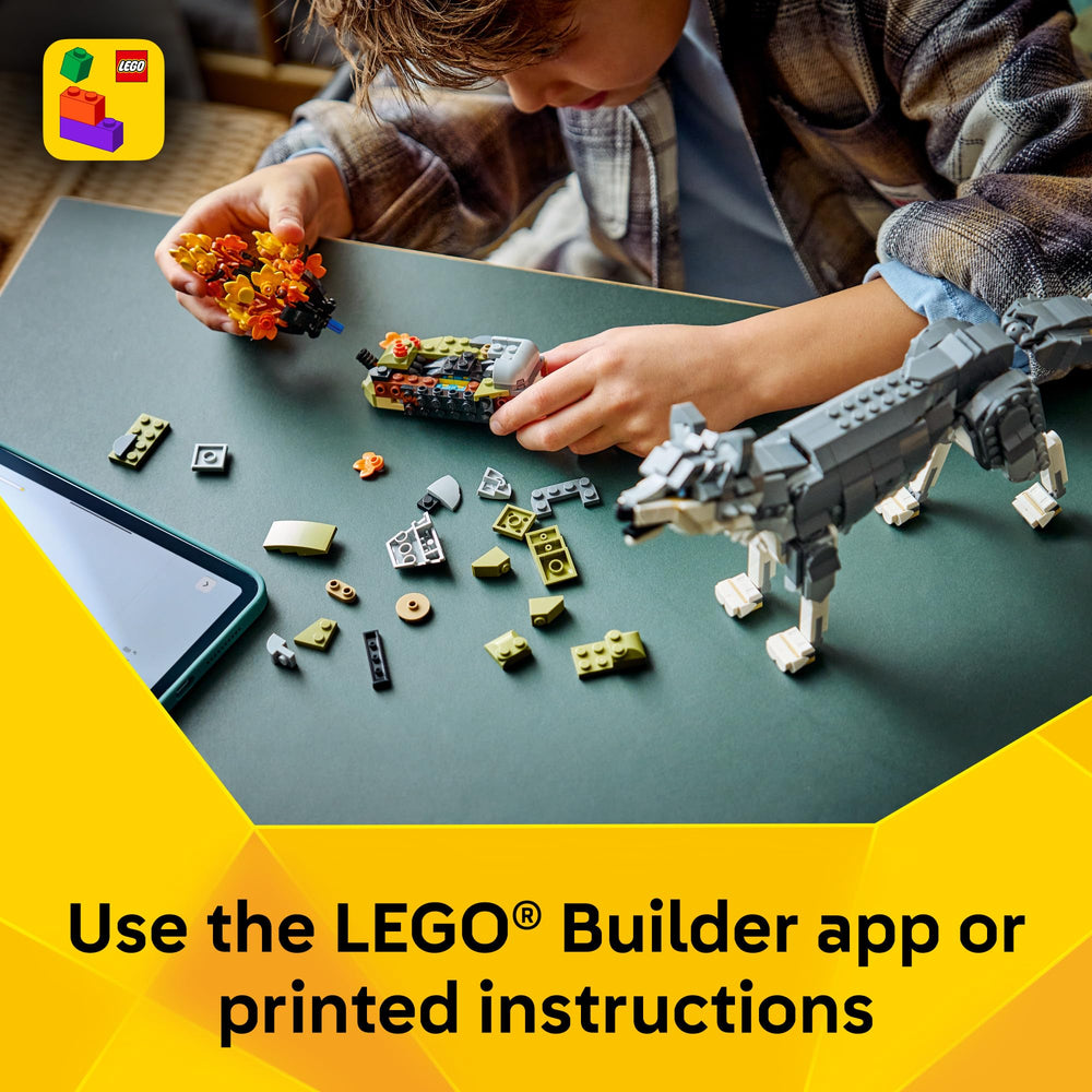 LEGO modelo comparado con mano, muestra escala manejable y fácil manipulación