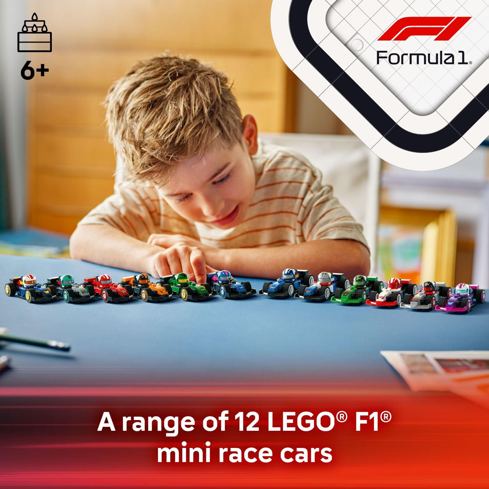 LEGO seis coches F1 en línea con colores de equipo y exhibición clara