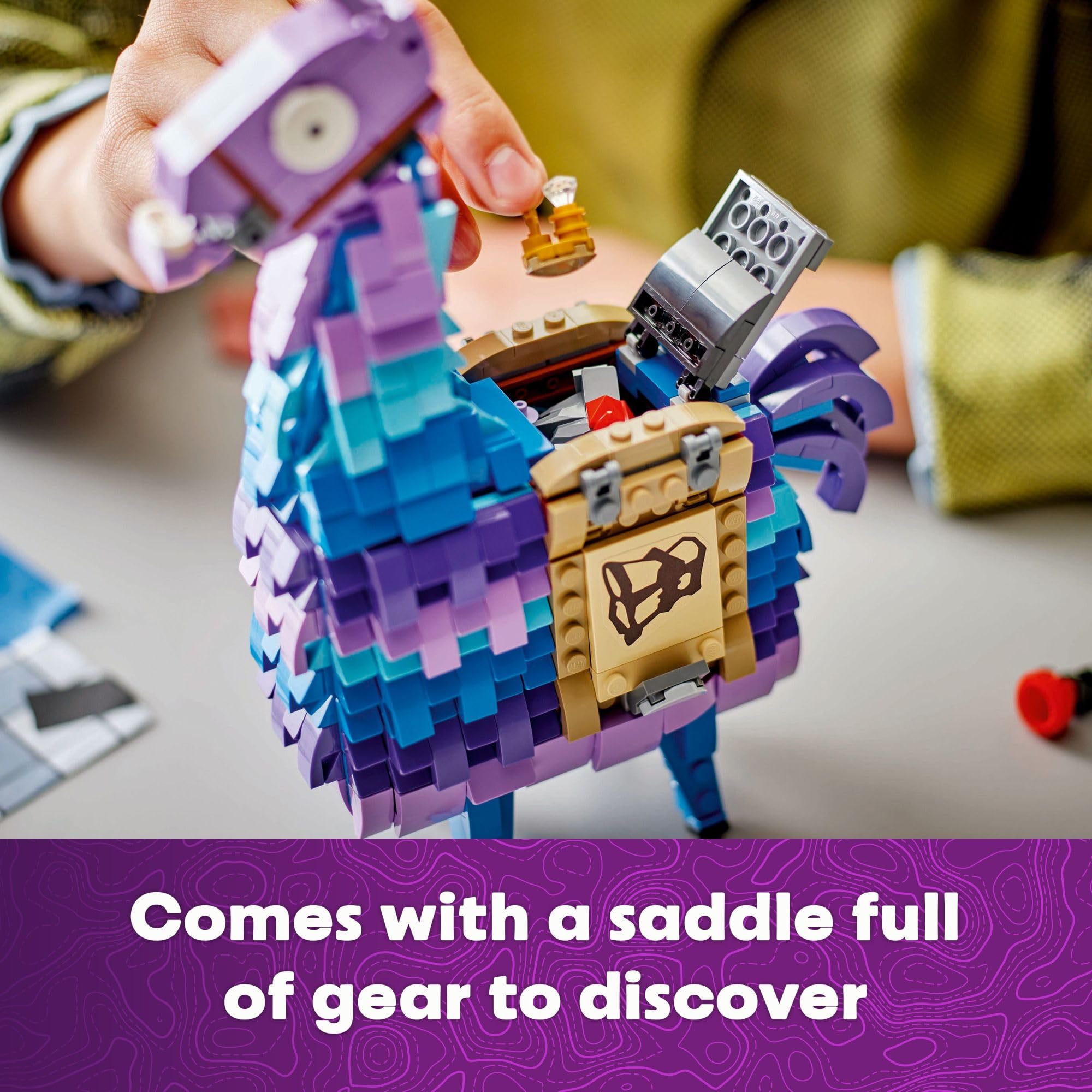 LEGO Supply Llama junto a objetos para ver dimensiones y escala real