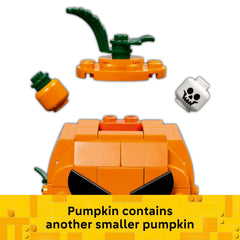 LEGO minifigura de granjero junto a la pickup promoviendo escenas jugables