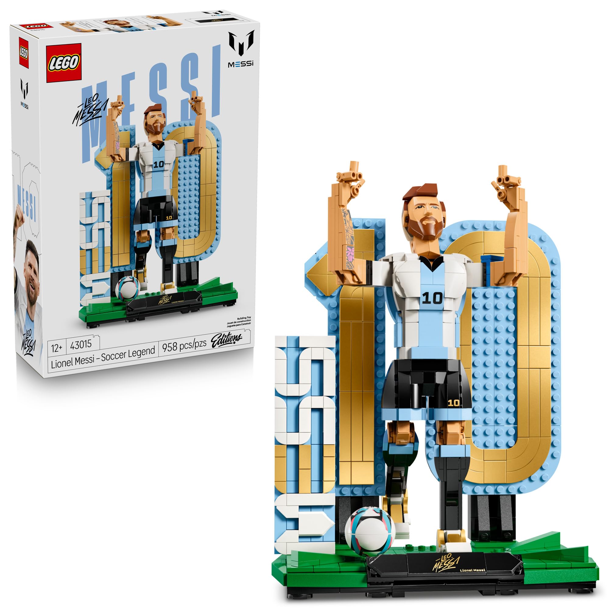 LEGO Messi vista frontal del set montado mostrando la pose de victoria y detalle realista