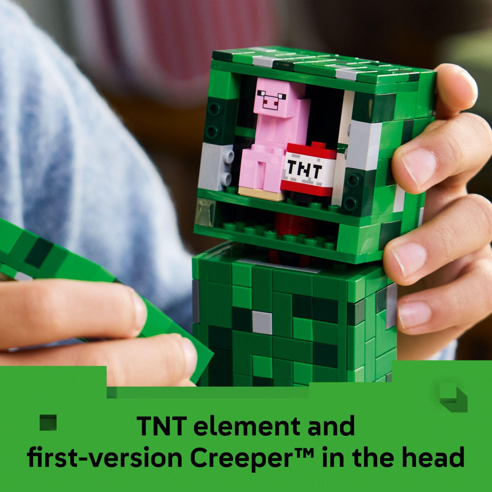 LEGO Creeper comparación de escala mostrando sus 21 cm para exhibición