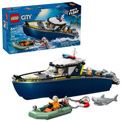 LEGO patrullero frontal mostrando doble motor y presencia imponente para juego acuático