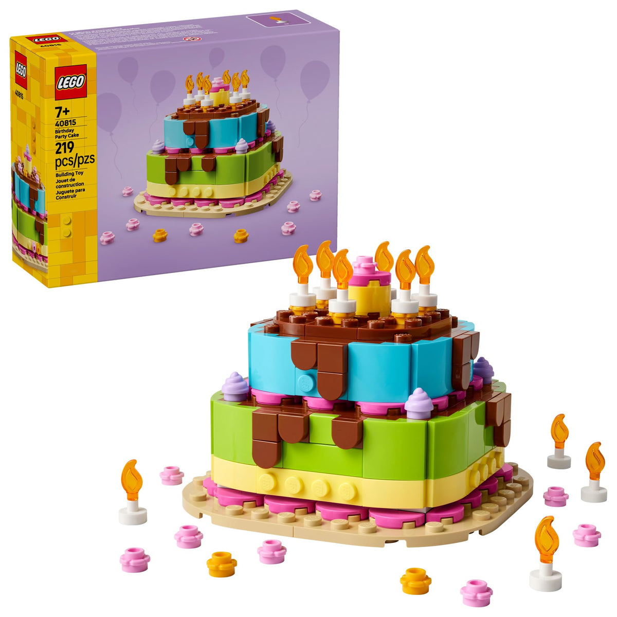 LEGO tarta frontal montada mostrando decoración y aspecto festivo