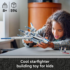 LEGO U-Wing enfoque en alas abatibles que facilitan transformación