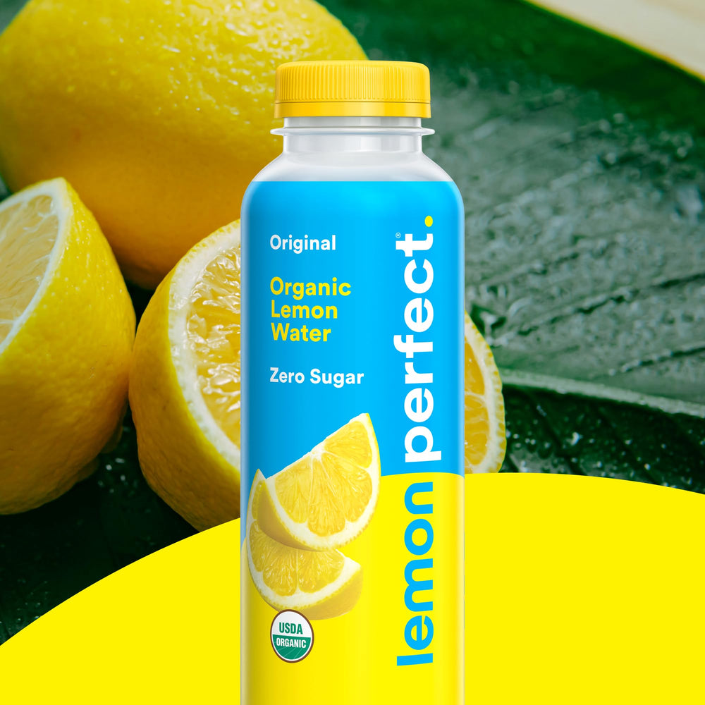 Primer plano de textura y color del jugo de limón de Lemon Perfect, aspecto natural