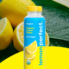 Primer plano de textura y color del jugo de limón de Lemon Perfect, aspecto natural