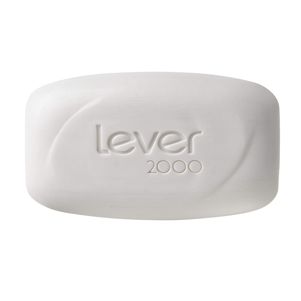 Lever 2000 barra en uso sobre la piel mostrando limpieza fresca