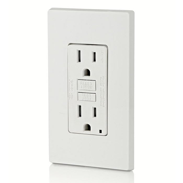 Leviton GFCI en lavandería demostrando protección en ambiente húmedo