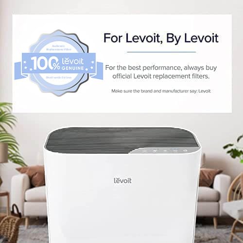 Levoit pre-filtro lavable siendo enjuagado para prolongar vida útil