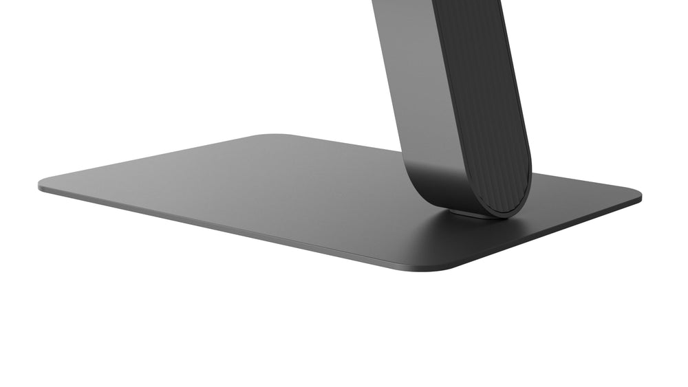 LG 24U411A-B comparación de tamaño junto a teclado para referencia