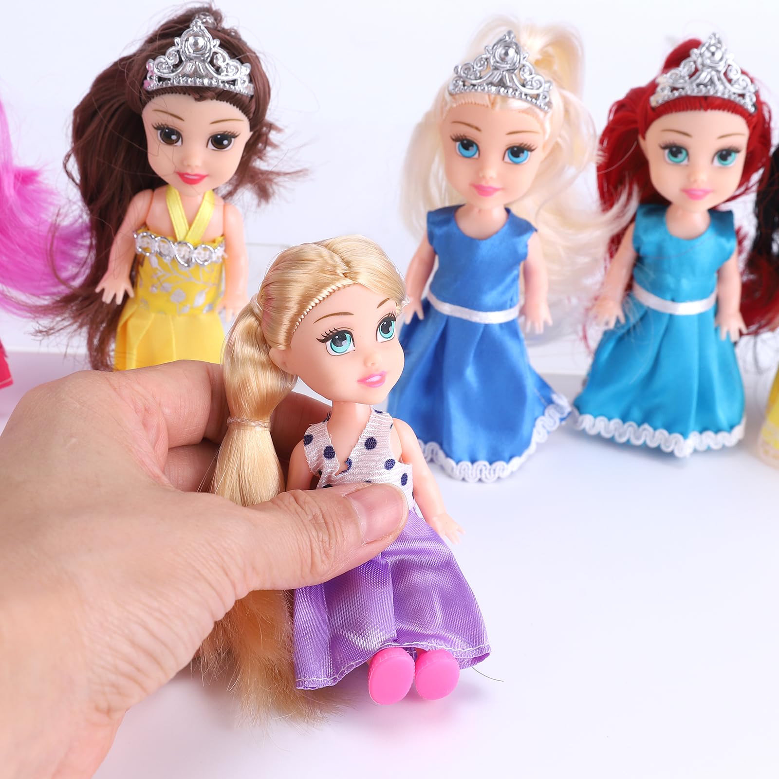 Liberty Imports seis muñecas princesas alineadas, ideal para juego colectivo