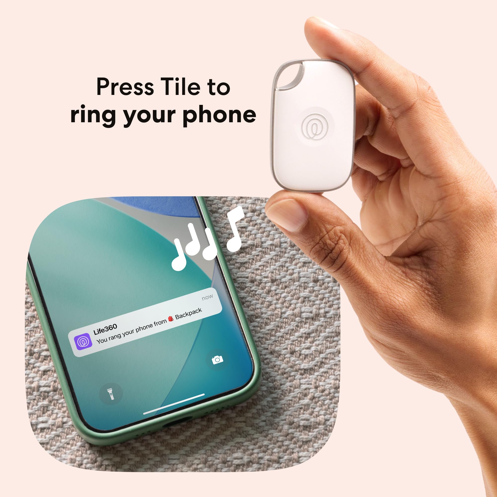 Tile Pro de Life360 dentro de un bolso, localiza objetos en interiores rápidamente