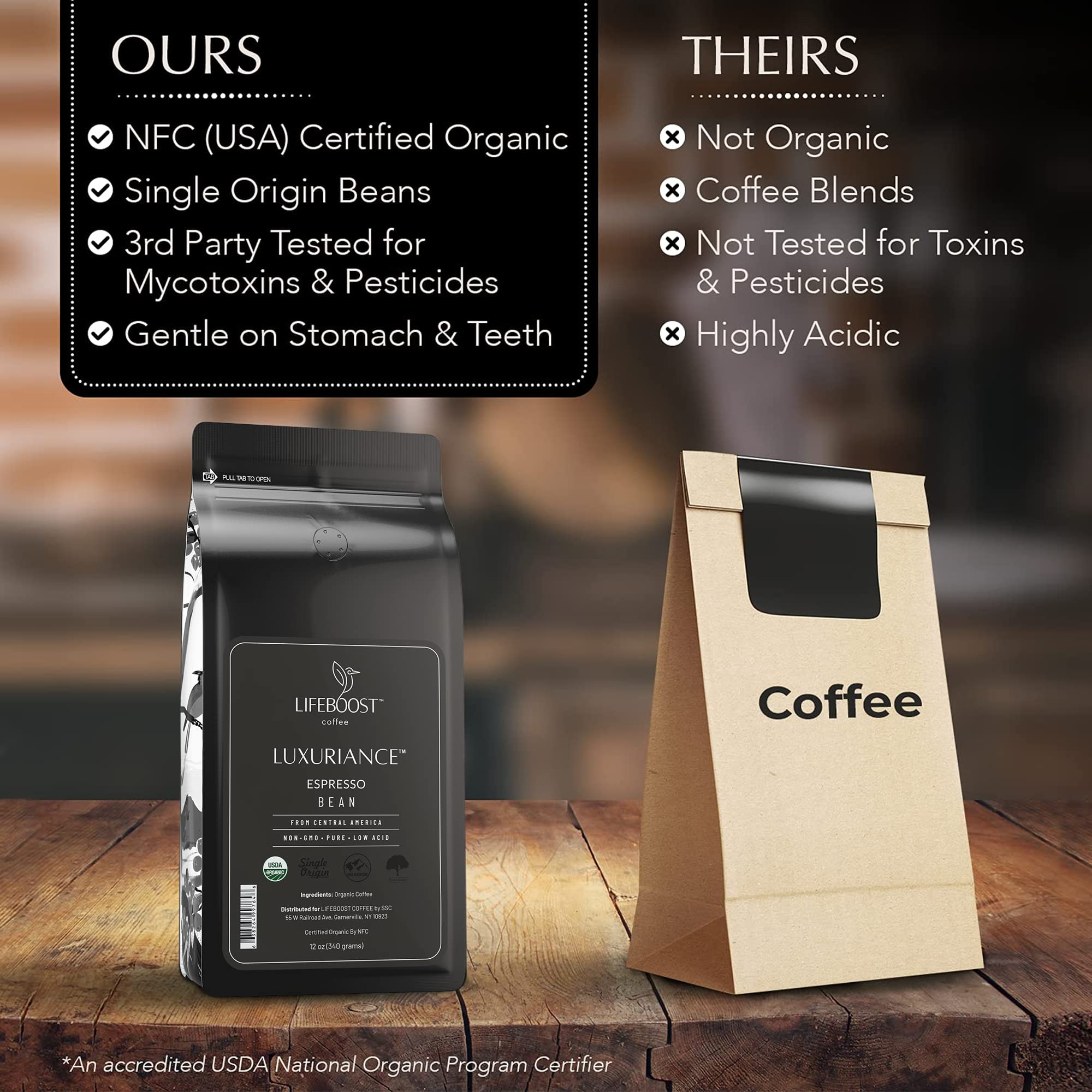 Lifeboost bolsa junto a una taza para comparar tamaño y porción práctica