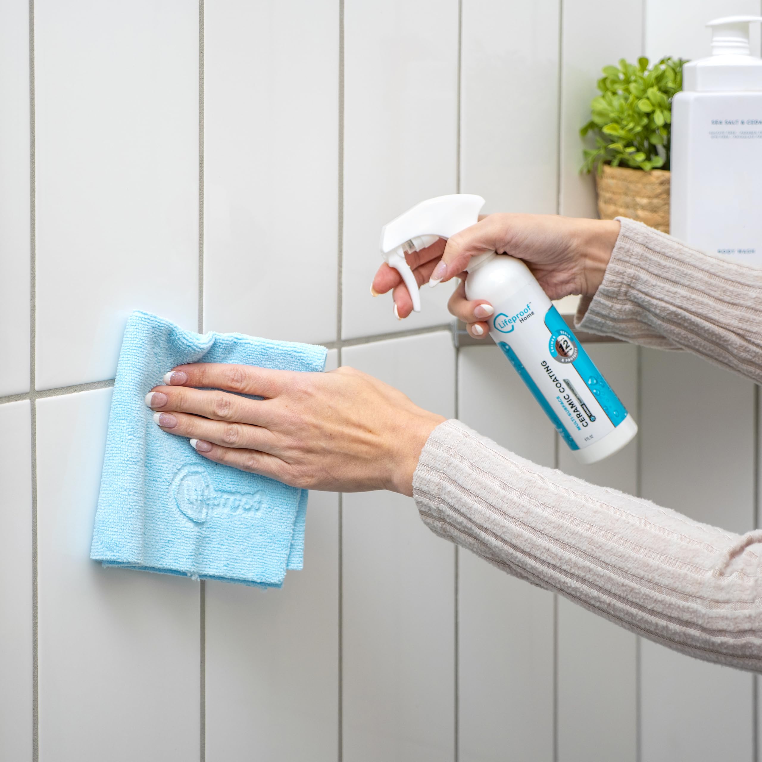 Lifeproof en baño protegiendo azulejos cerámicos y reduciendo acumulación