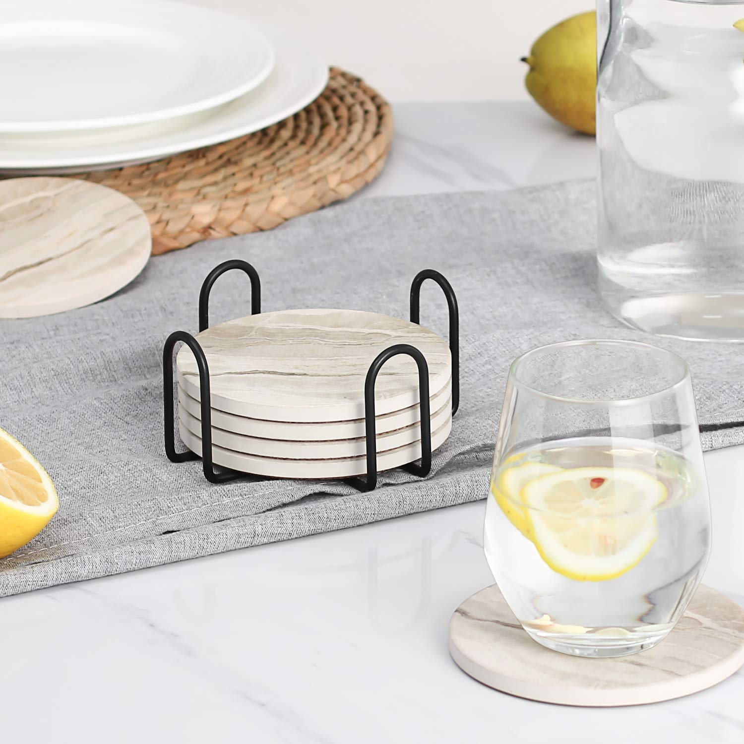 LIFVER set de posavasos sobre mesa de madera evitando anillos de agua