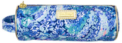 Lilly Pulitzer pouch vista frontal con estampado Wave After Wave, práctico para viaje