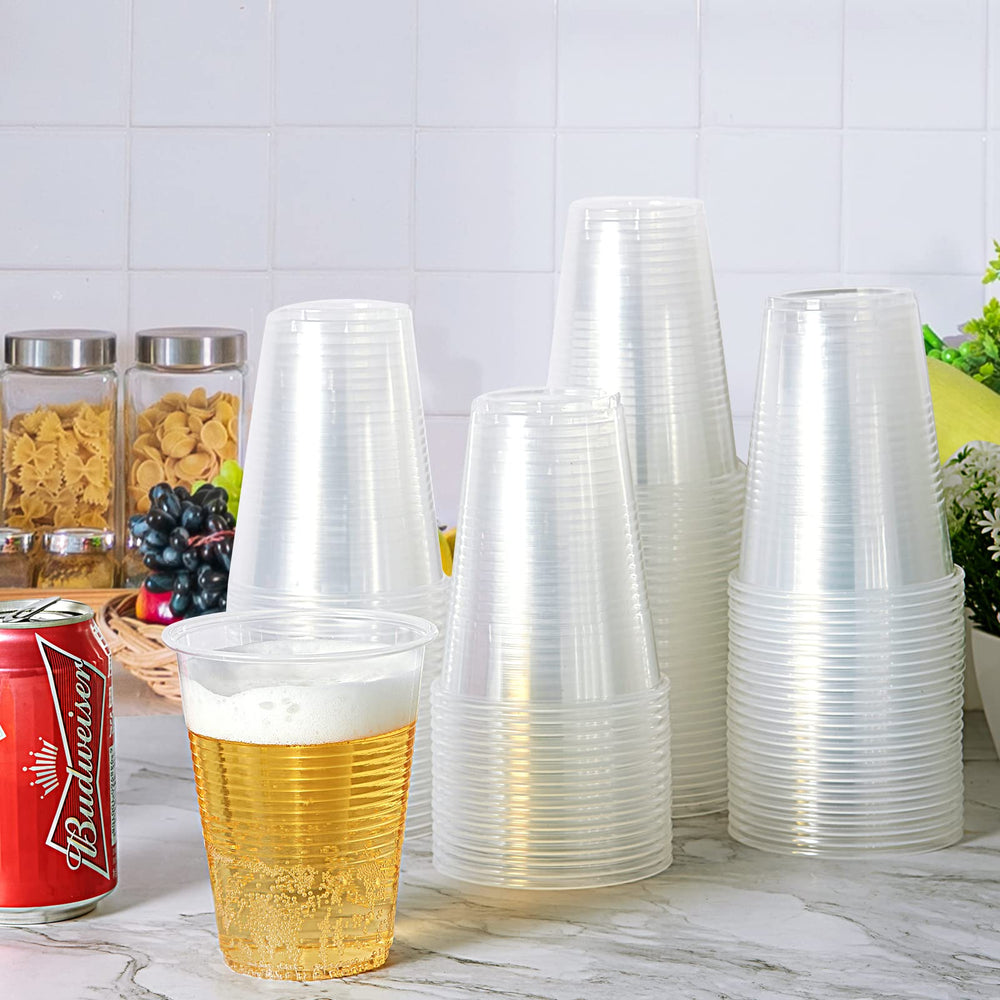 Lilymicky vaso en uso en fiesta con bebida fría, práctico y higiénico