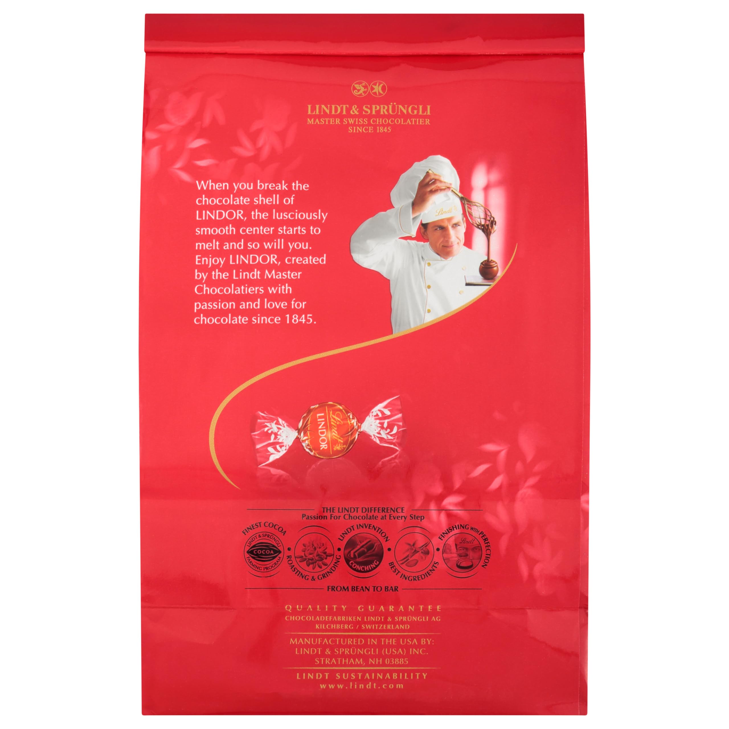 Lindt LINDOR momento lifestyle junto a café para pausas deliciosas