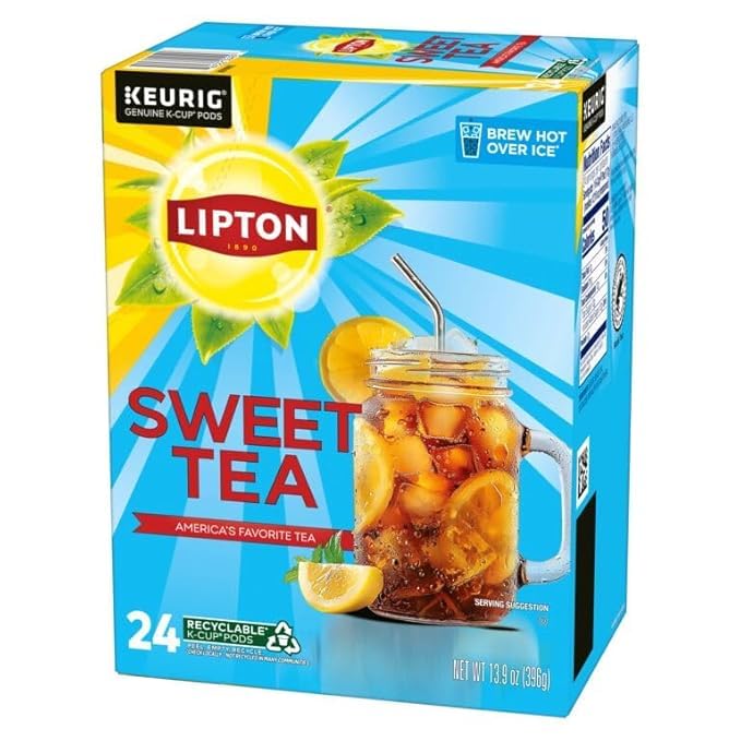 Mano sosteniendo una cápsula Lipton K-Cup para mostrar tamaño y facilidad de uso