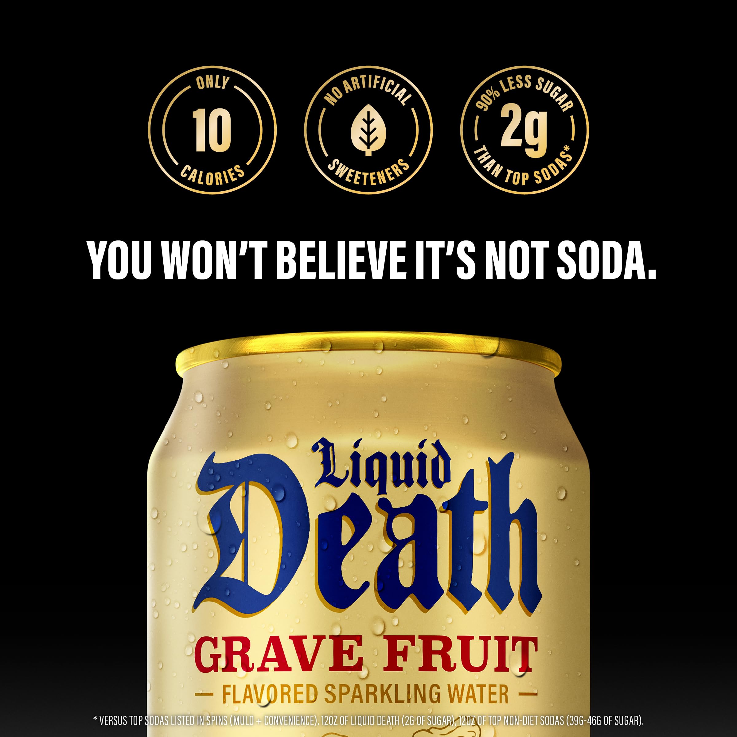 Liquid Death lata en mano demostrando tamaño portátil
