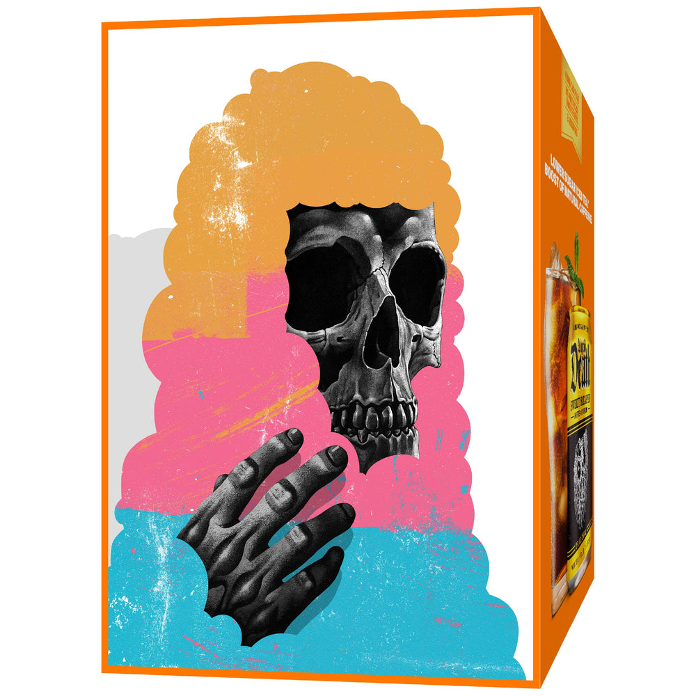Liquid Death lata en picnic al aire libre, alternativa reciclable al plástico