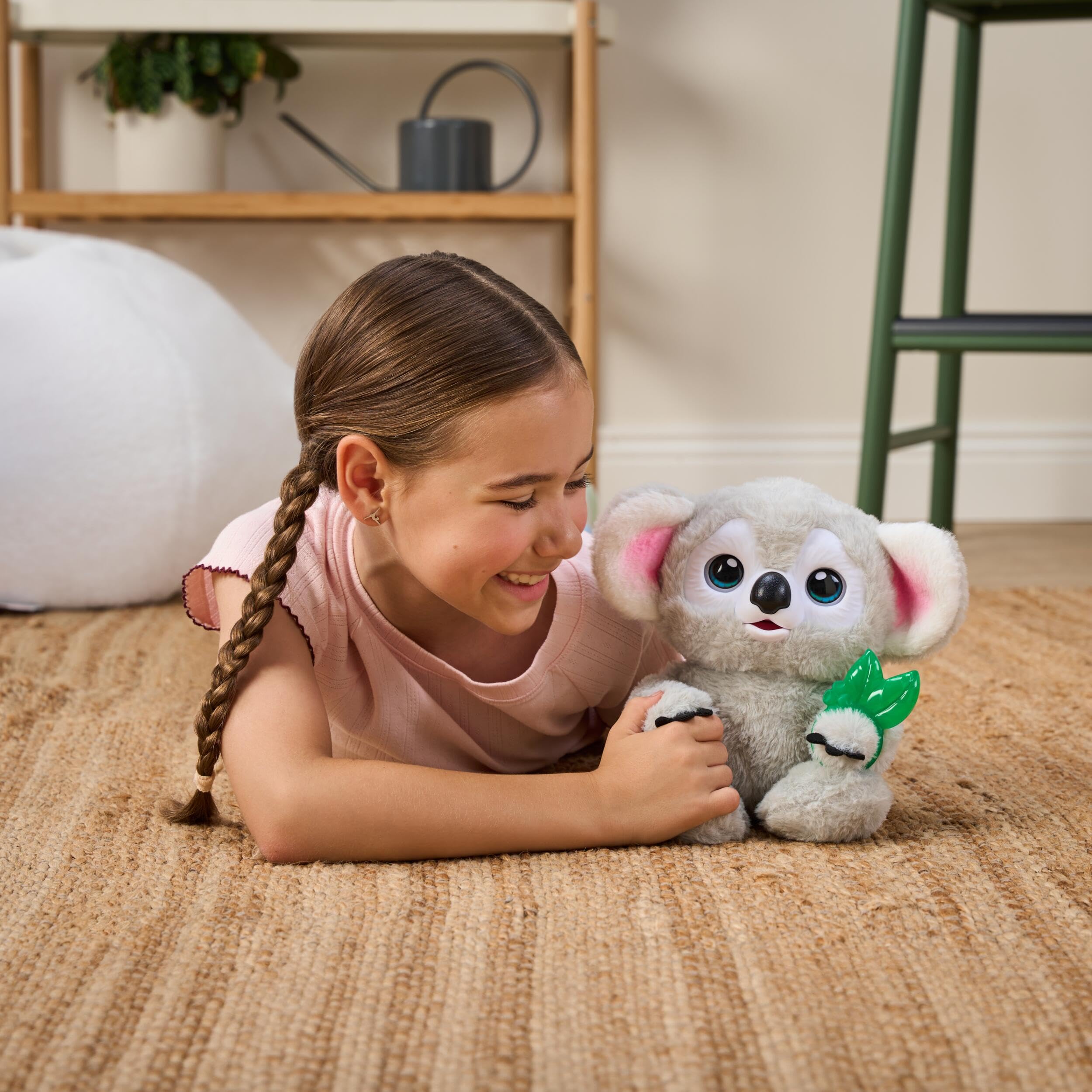 Kiki de Little Live Pets en habitación infantil como compañero de sueño