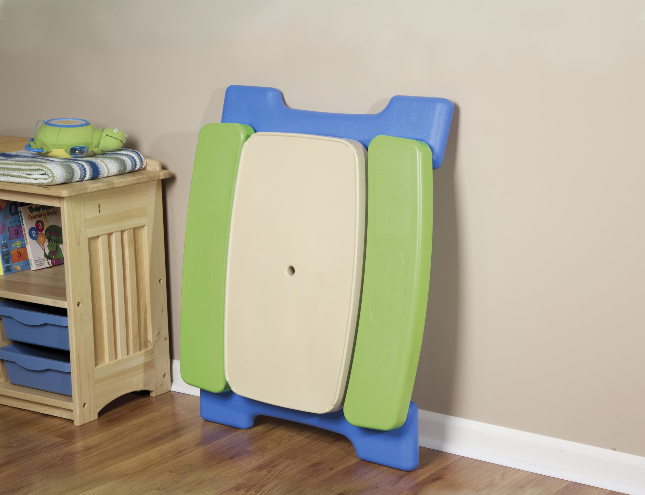Little Tikes detalle de superficie y bordes redondeados, muestra limpieza fácil y seguridad
