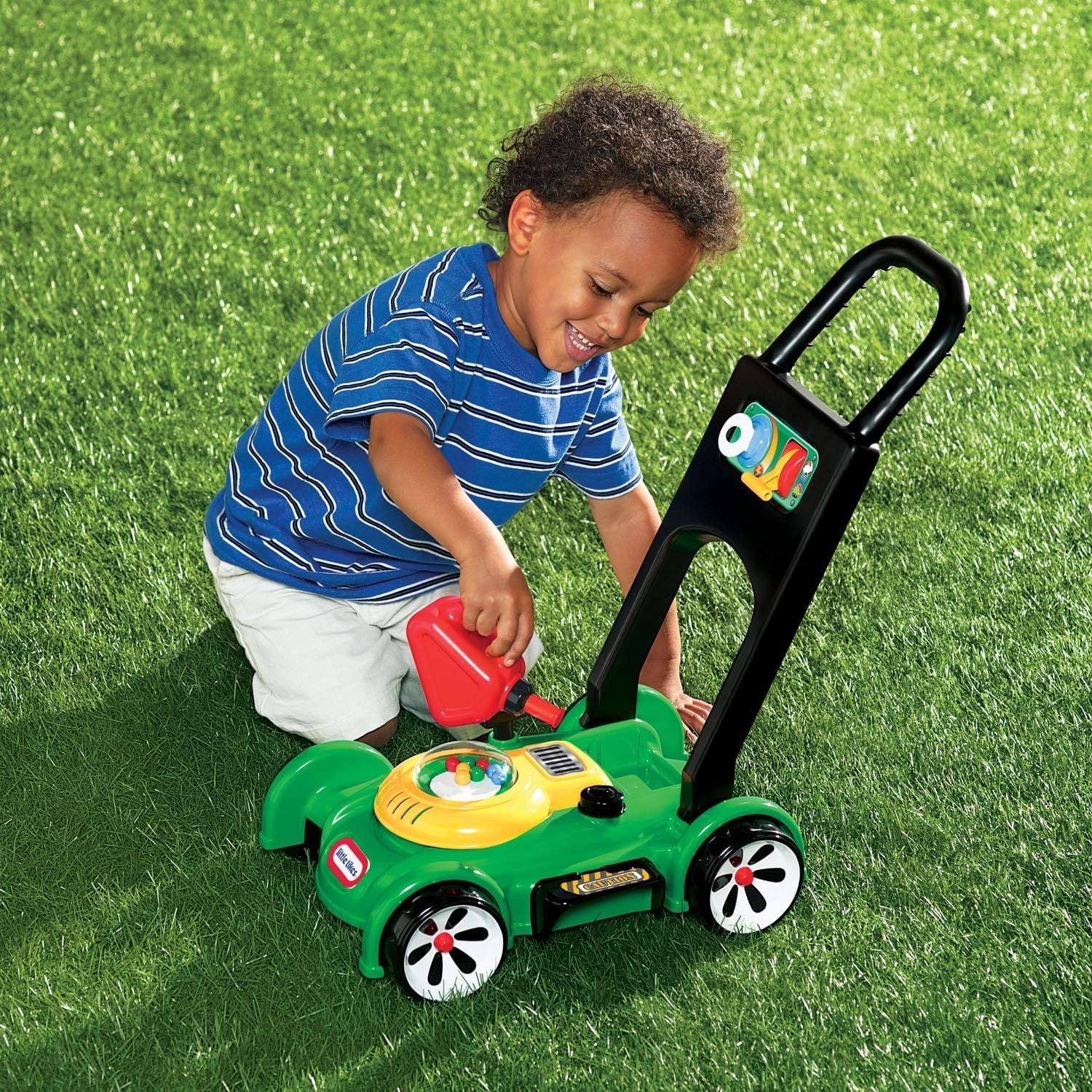 Little Tikes mano de niño empujando el cortacésped, mejora equilibrio