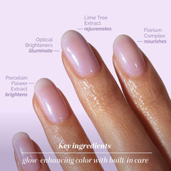 LONDONTOWN manos con manicura lavanda, aspecto pulido inmediato