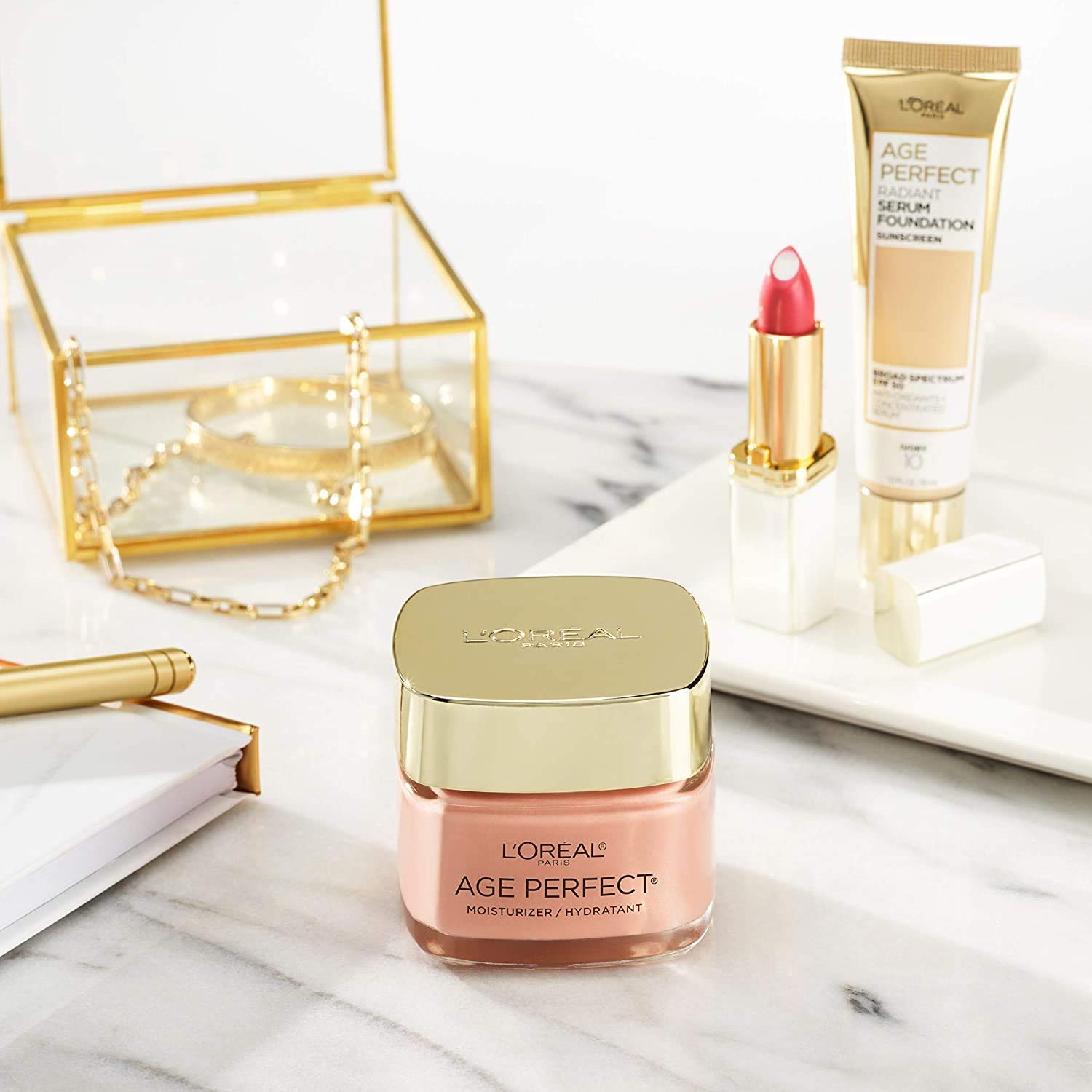 L'Oreal Paris frasco abierto con crema destacando pigmentos rosados y cobertura inmediata