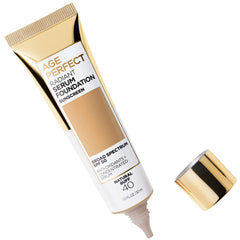 L'Oreal Paris textura en gota tipo sérum mostrando hidratación fluida y cobertura ligera