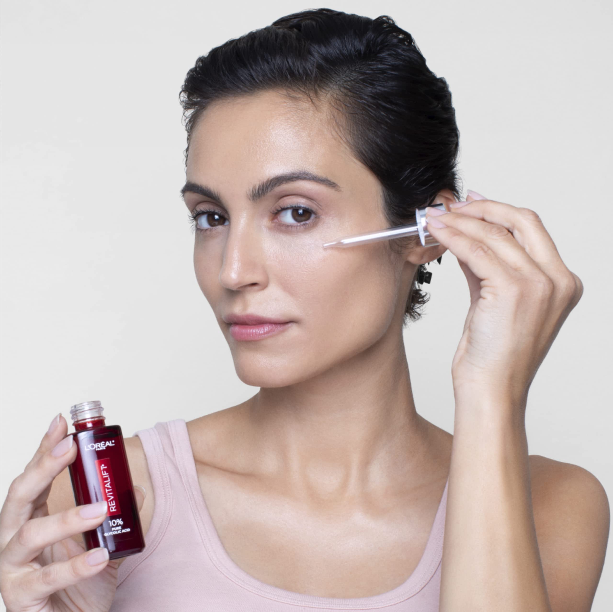 L'Oreal Paris comparación de tamaño 30 ml para medir duración del tratamiento