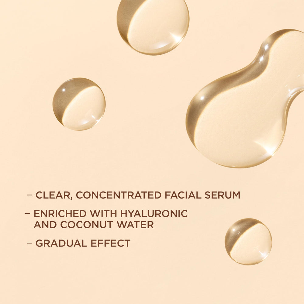 L'Oreal Paris gotas en la mano mostrando textura no pegajosa y fácil mezcla