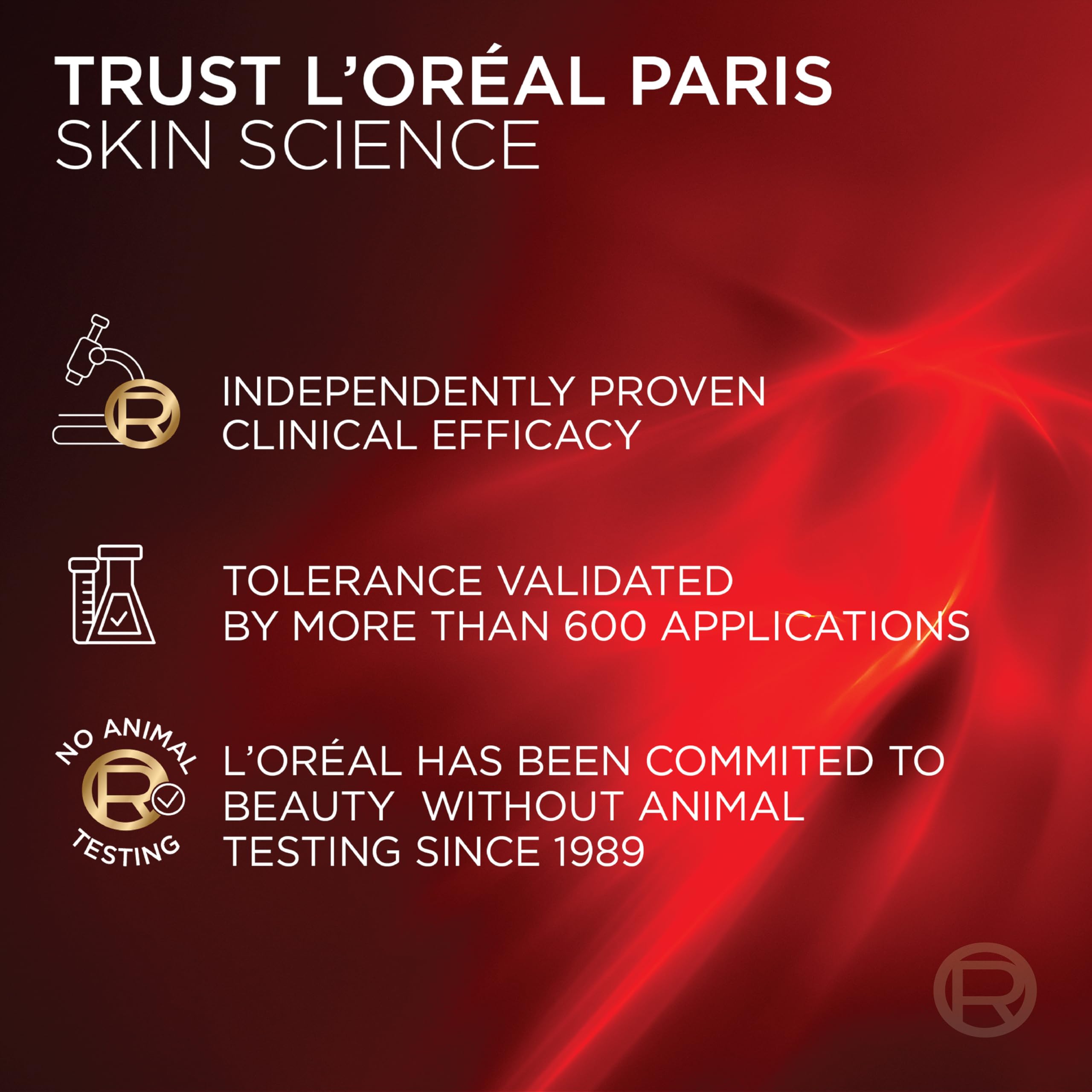 L'Oreal Paris mujer realizando ritual nocturno demostrando efecto suave