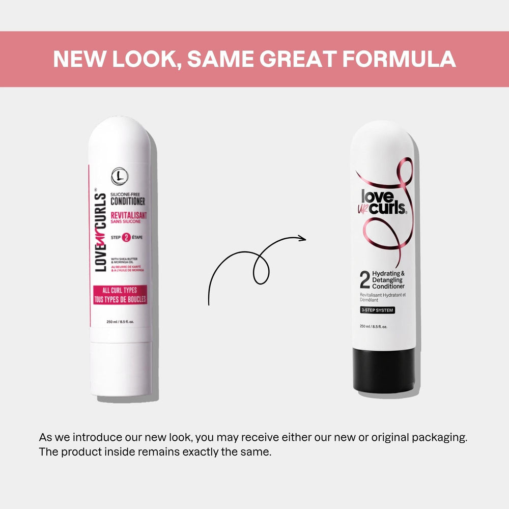 Love Ur Curls aplicando acondicionador en rizos para facilitar peinado