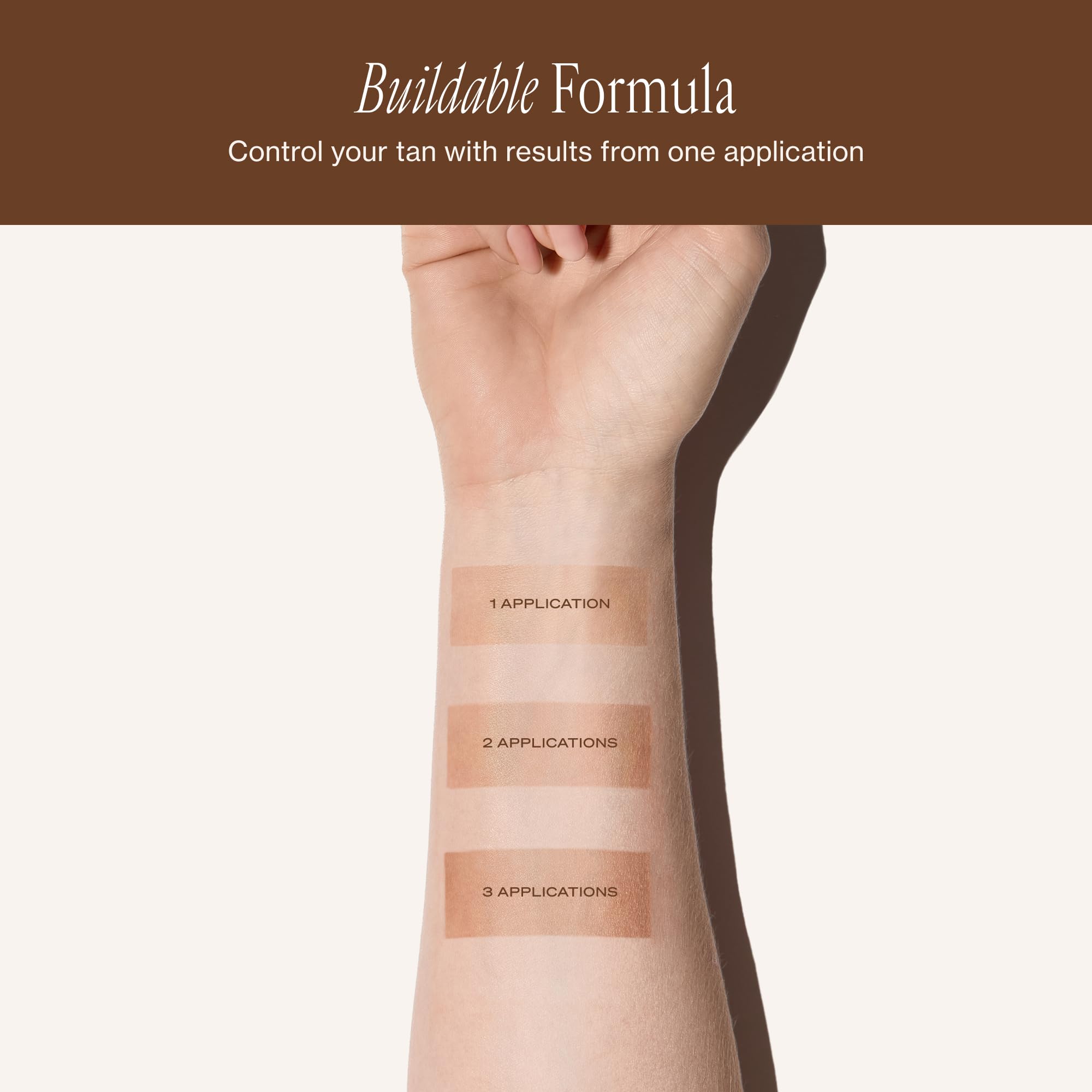 Loving Tan imagen lifestyle en playa ilustra look bronceado saludable