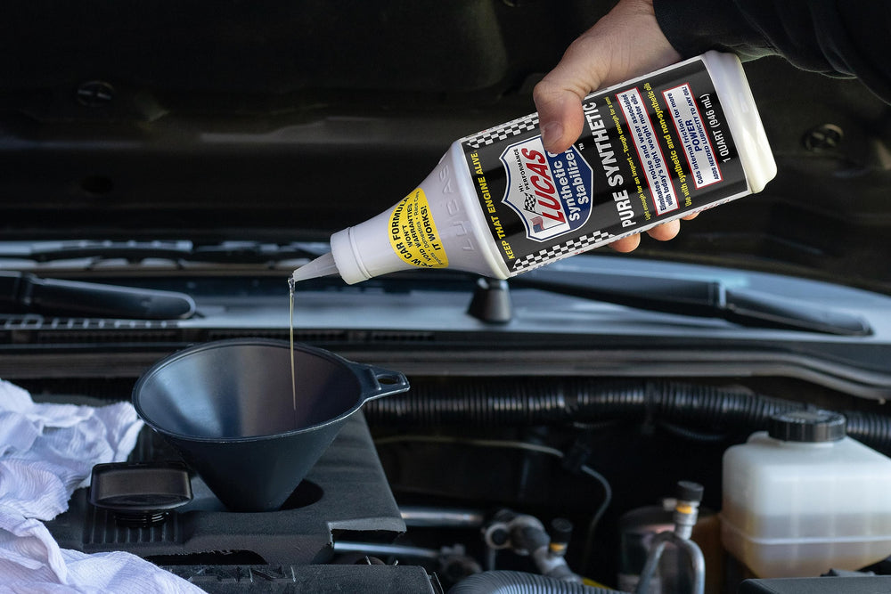 Lucas Oil etiqueta detallada mostrando especificaciones y beneficios claros