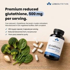 Luma Nutrition cápsula en mano para comparar tamaño y dosificación