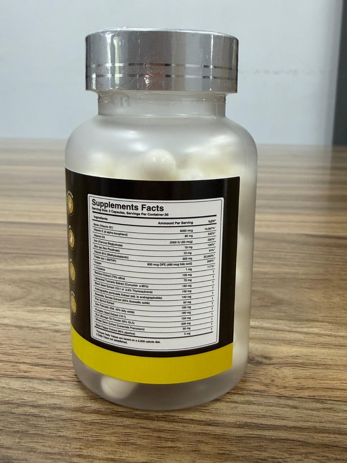 Lumin Root Revive: mujer con peinado saludable representando resultados estéticos