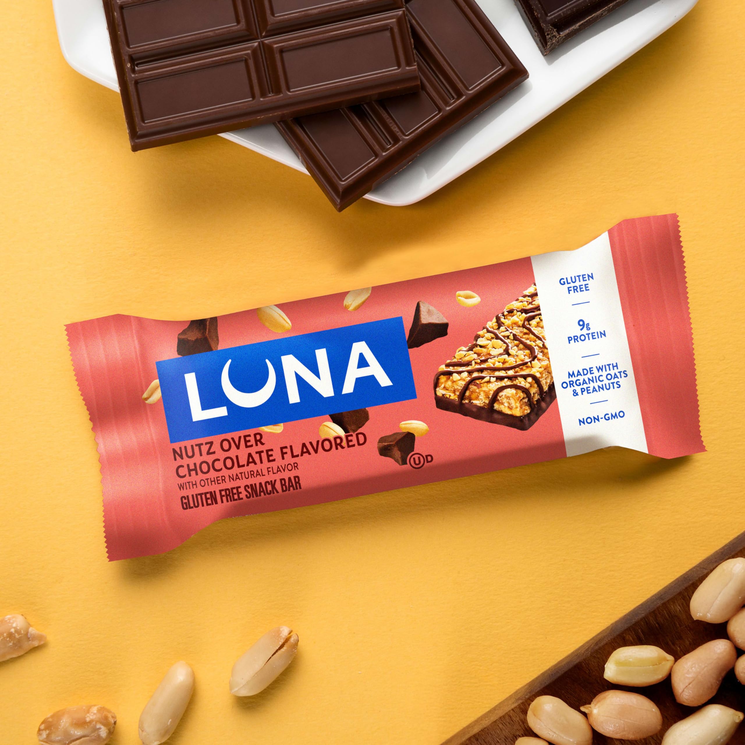 Luna Bar comparación de tamaño en mano para referencia de porción