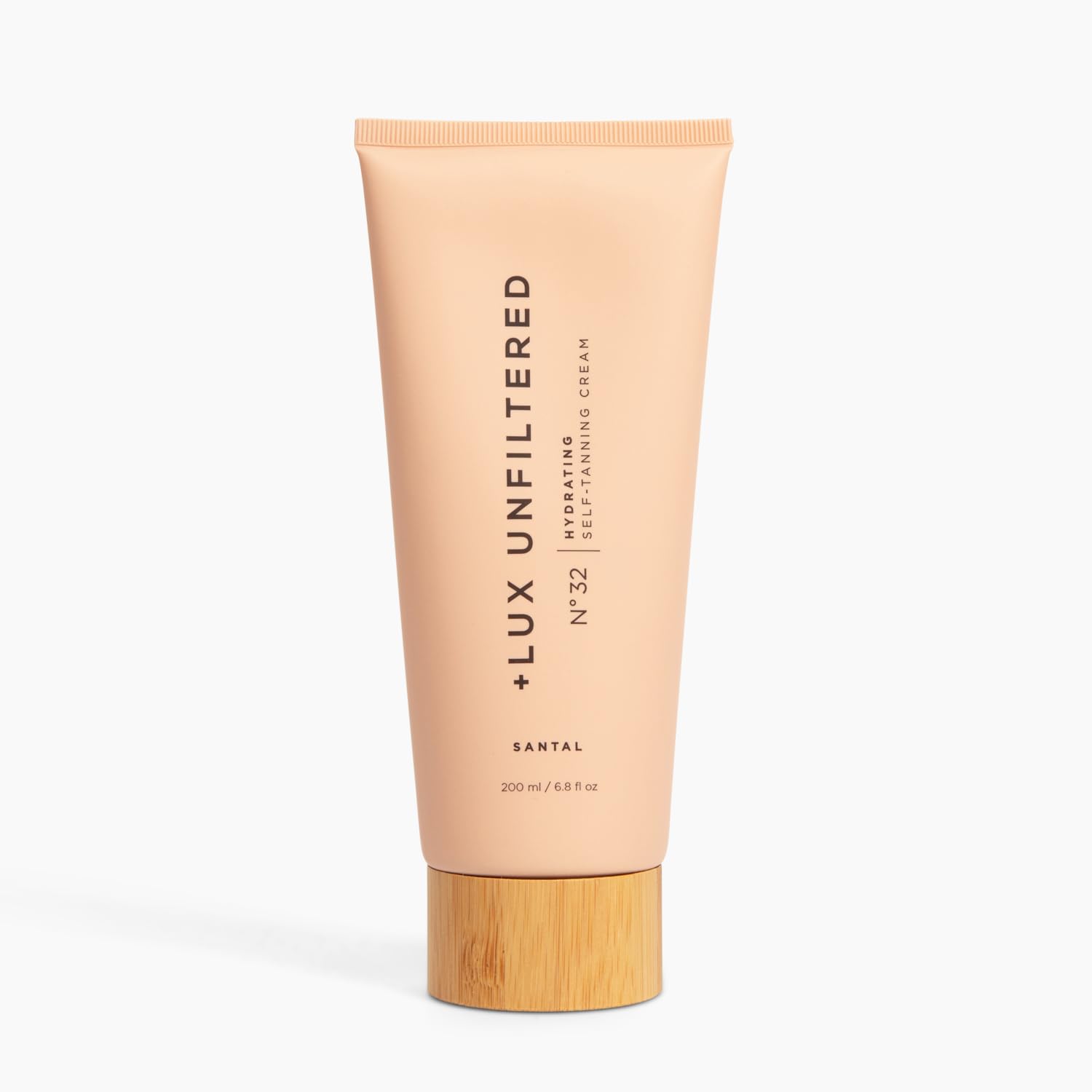 Lux Unfiltered envase en ambiente de baño transmitiendo uso diario cómodo