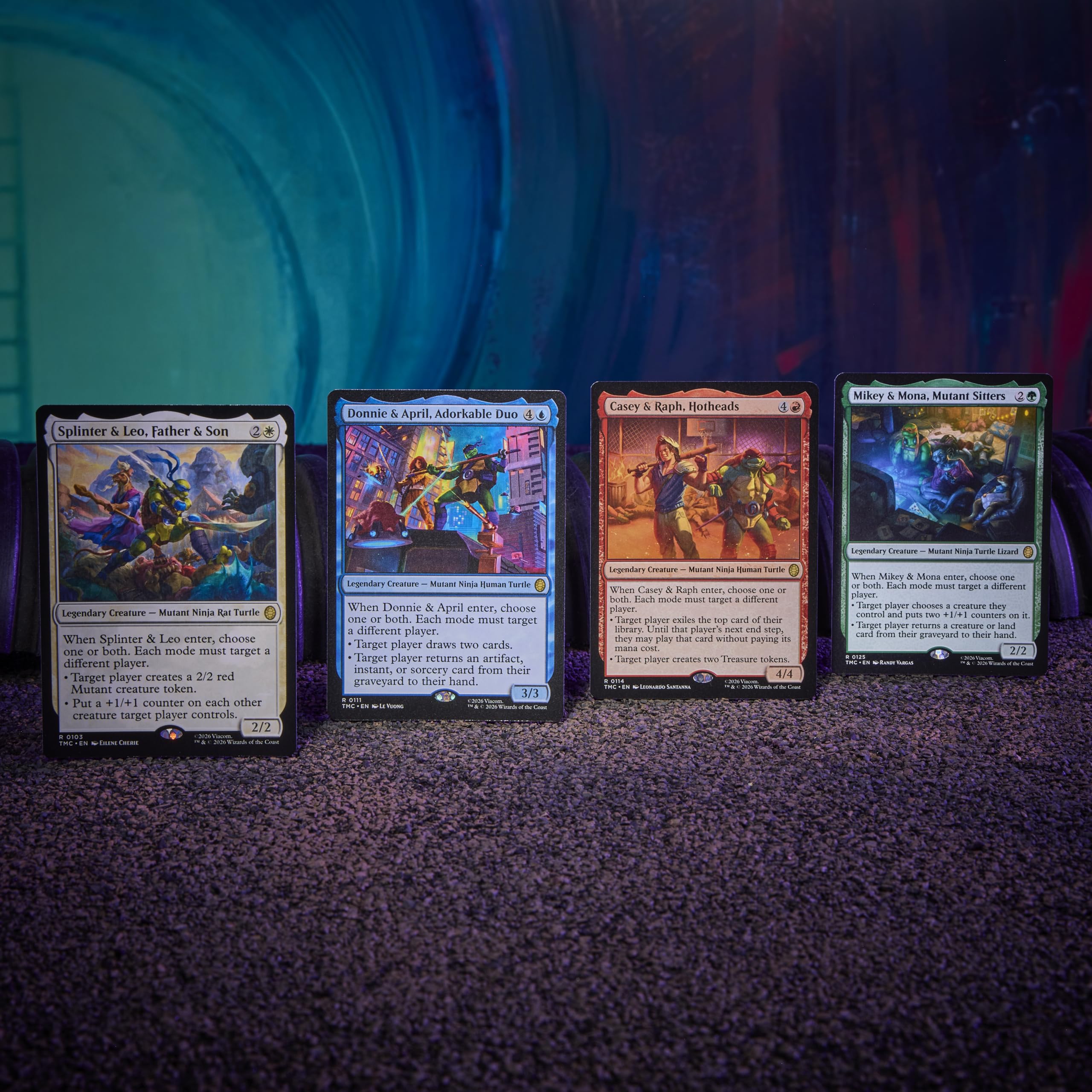 Magic: The Gathering Play Boosters abiertos mostrando nuevas cartas para ampliar mazos