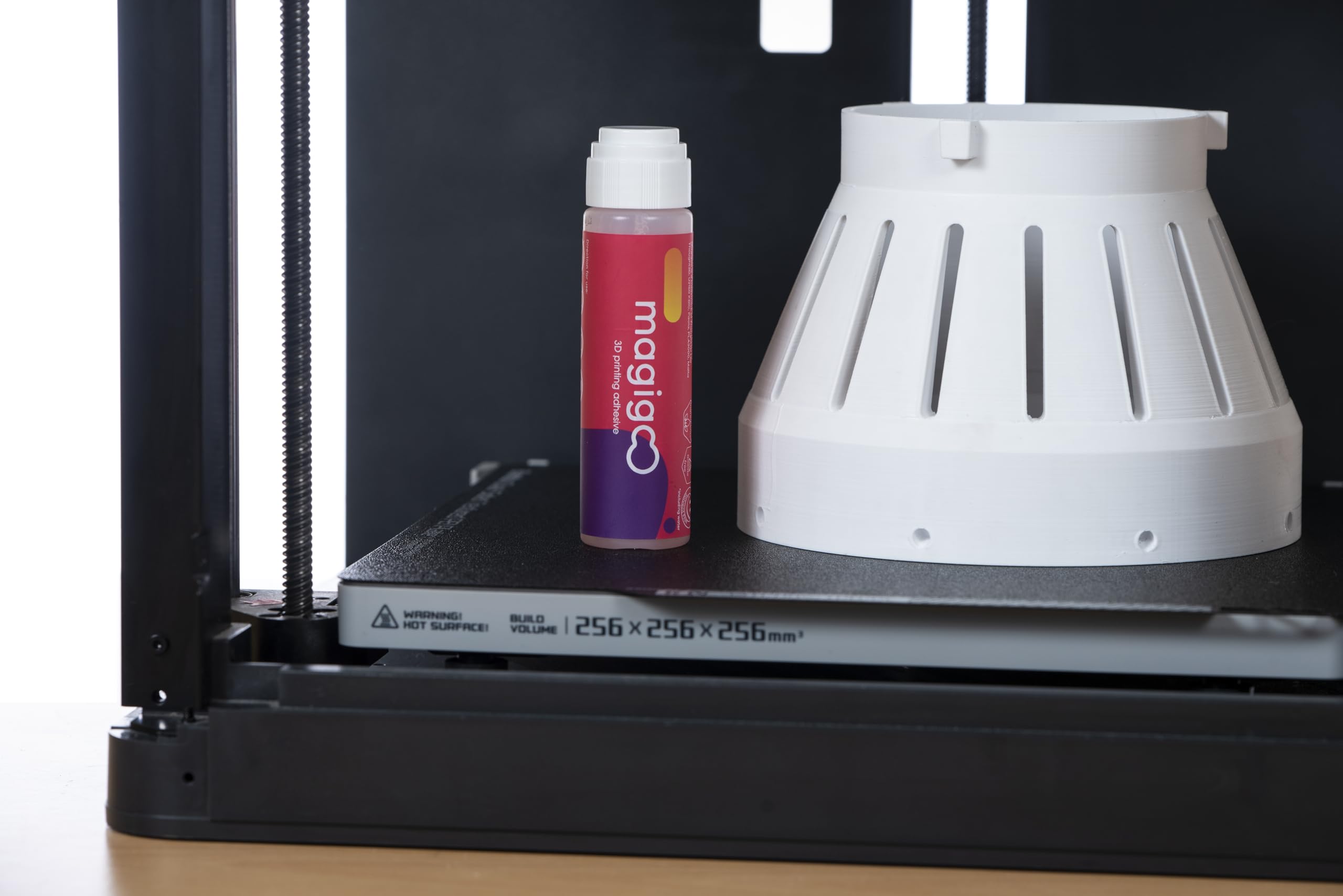 Magigoo MO2016 on multiple build surfaces demonstrating compatibility and reliable grip