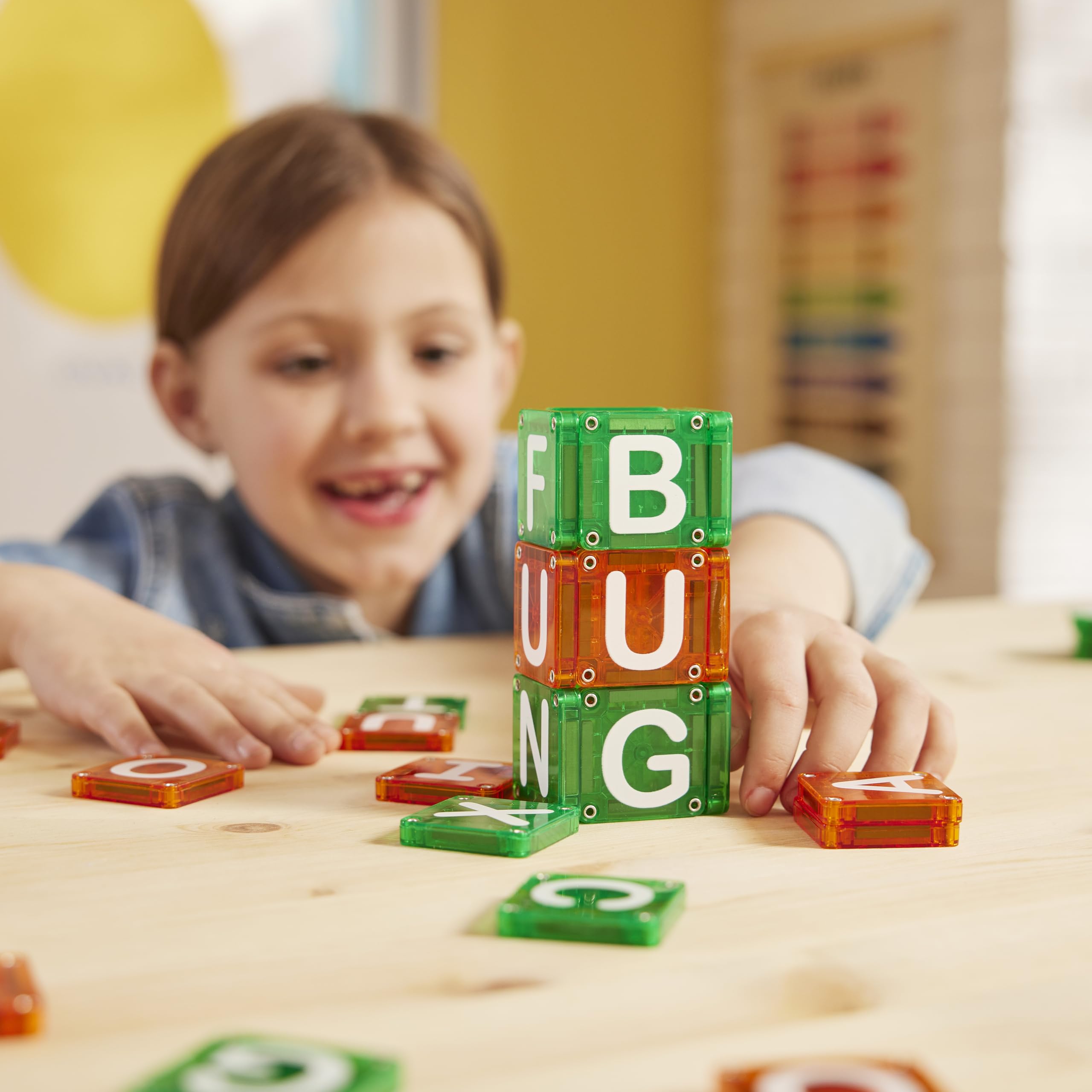 MAGNA-TILES etiqueta con información de materiales no tóxicos y confianza