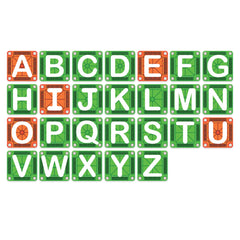 MAGNA-TILES manos infantiles ensamblando letras fomentando motricidad