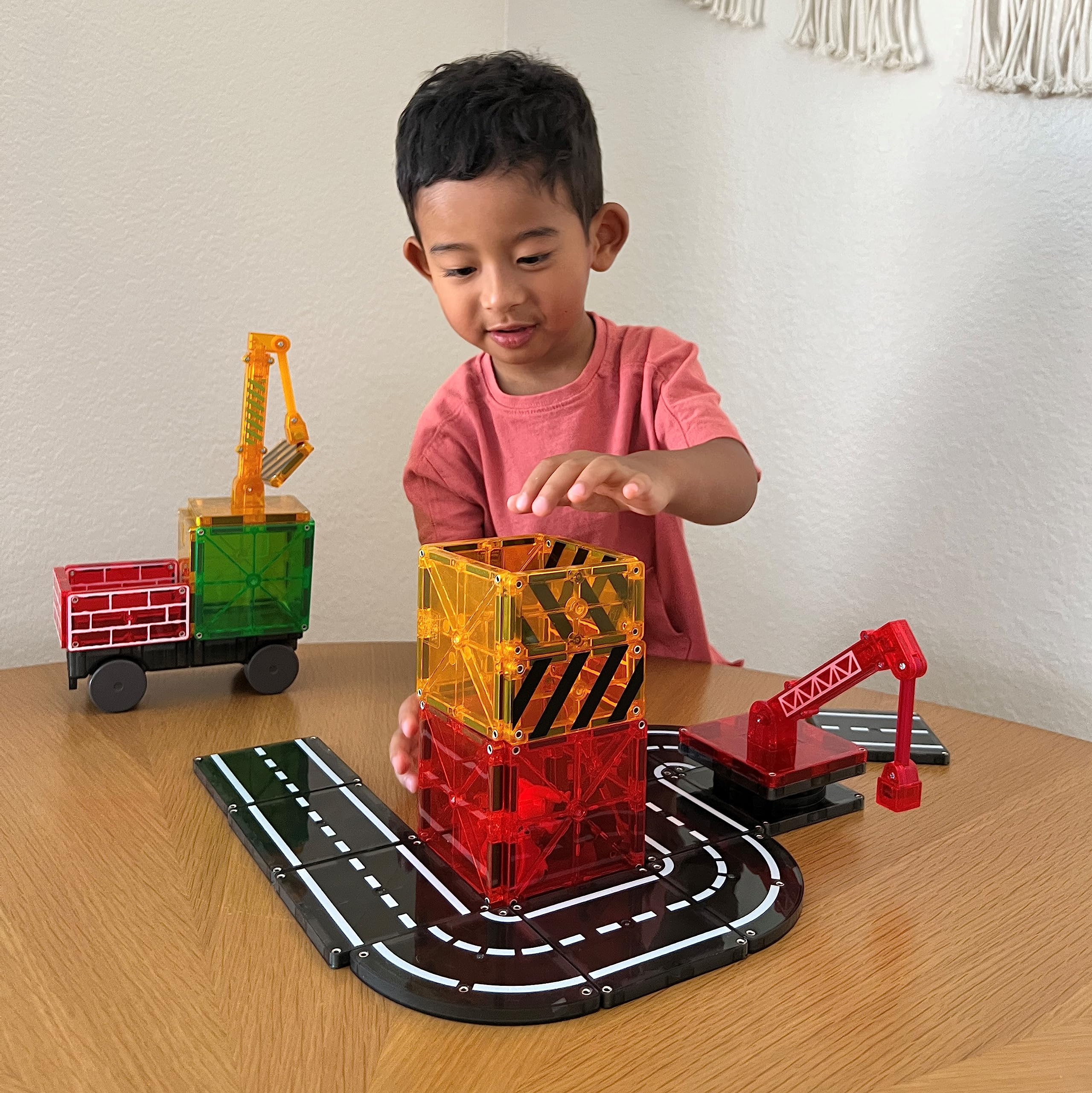 MAGNA-TILES carreteras ensambladas listos para coches, facilita juego imaginativo continuo
